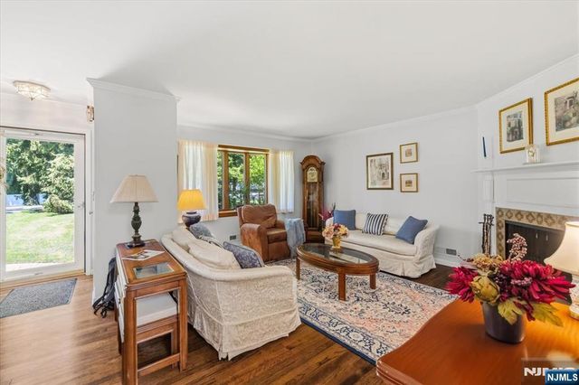 85 Page Drive, Oakland, NJ 07436