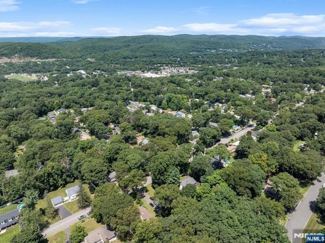 85 Page Drive, Oakland, NJ 07436