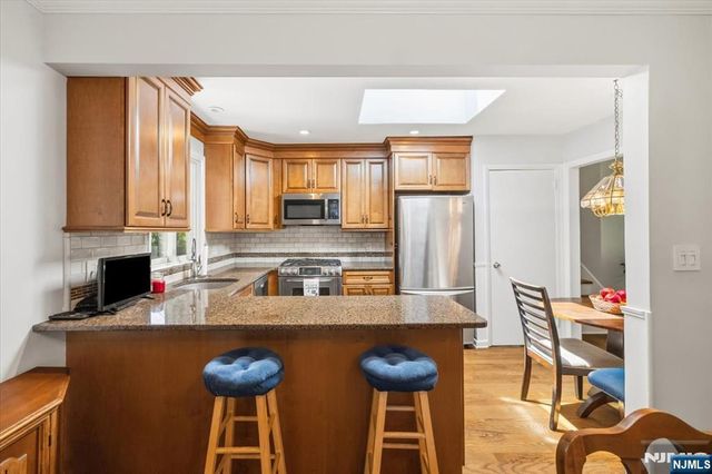 85 Page Drive, Oakland, NJ 07436