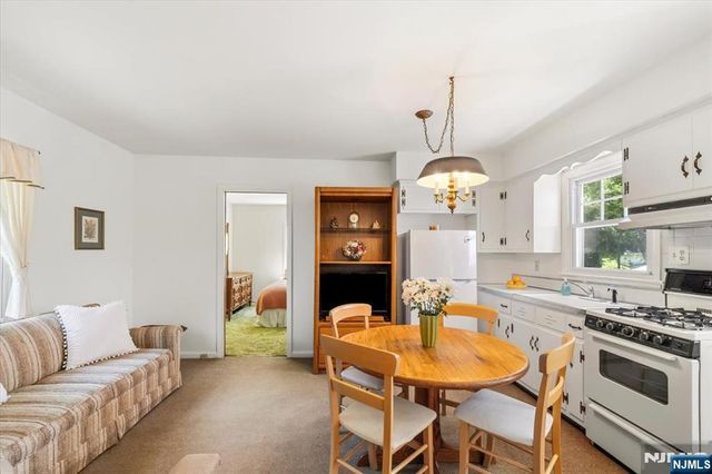 85 Page Drive, Oakland, NJ 07436
