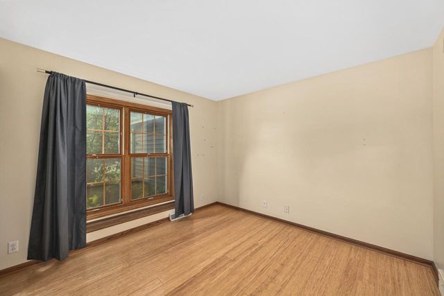 N51W16945 Fair Oak PARKWAY, Menomonee Falls, WI 53051