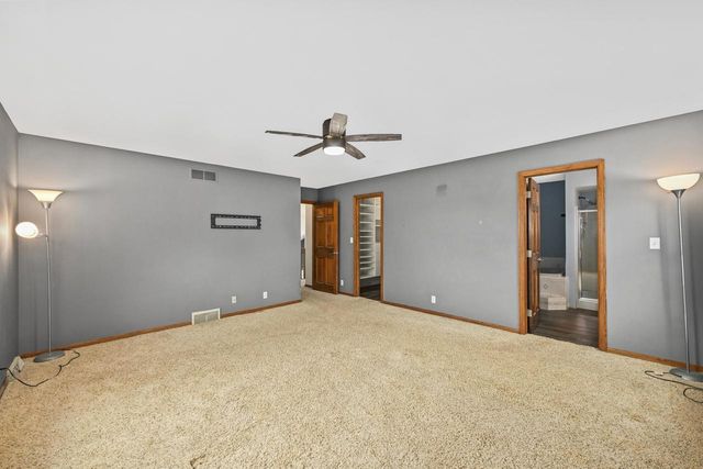 N51W16945 Fair Oak PARKWAY, Menomonee Falls, WI 53051