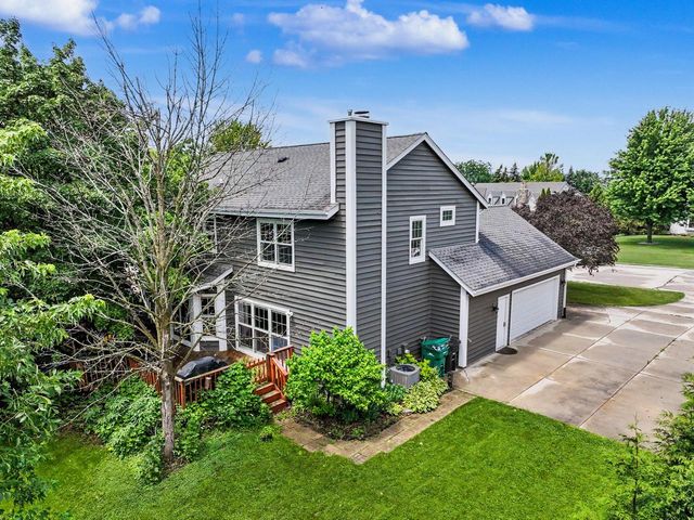 N51W16945 Fair Oak PARKWAY, Menomonee Falls, WI 53051