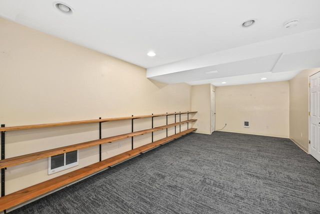 N51W16945 Fair Oak PARKWAY, Menomonee Falls, WI 53051