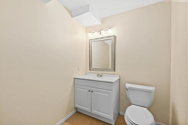 N51W16945 Fair Oak PARKWAY, Menomonee Falls, WI 53051