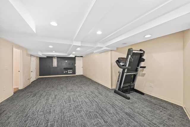N51W16945 Fair Oak PARKWAY, Menomonee Falls, WI 53051