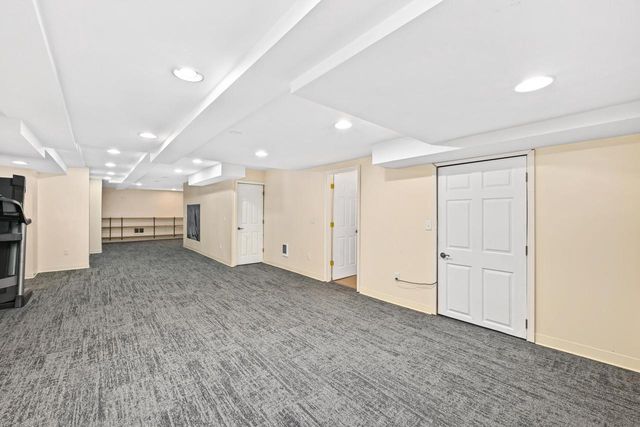 N51W16945 Fair Oak PARKWAY, Menomonee Falls, WI 53051