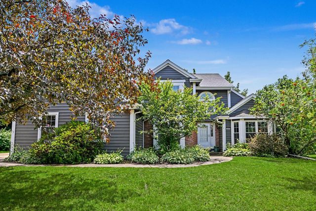 N51W16945 Fair Oak PARKWAY, Menomonee Falls, WI 53051