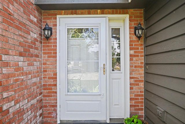 N51W16945 Fair Oak PARKWAY, Menomonee Falls, WI 53051