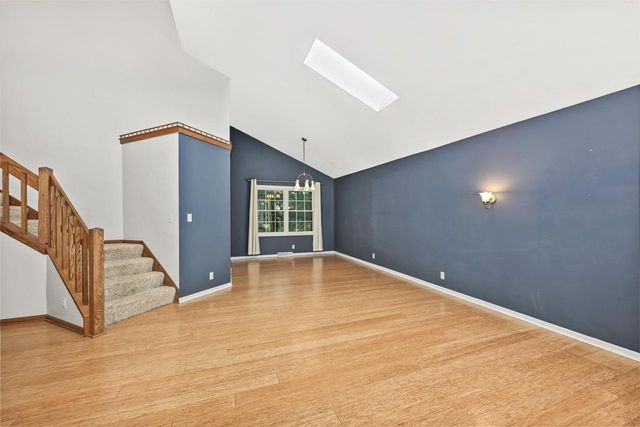 N51W16945 Fair Oak PARKWAY, Menomonee Falls, WI 53051