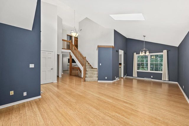 N51W16945 Fair Oak PARKWAY, Menomonee Falls, WI 53051