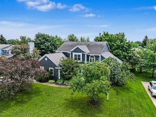 N51W16945 Fair Oak PARKWAY, Menomonee Falls, WI 53051