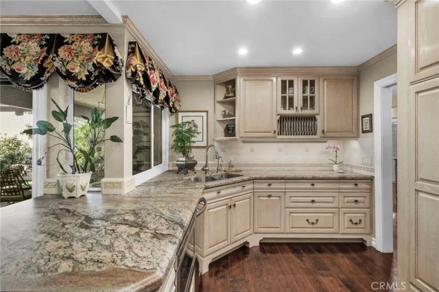 887 Via Maria, Upland, CA 91784