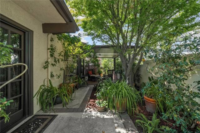 887 Via Maria, Upland, CA 91784