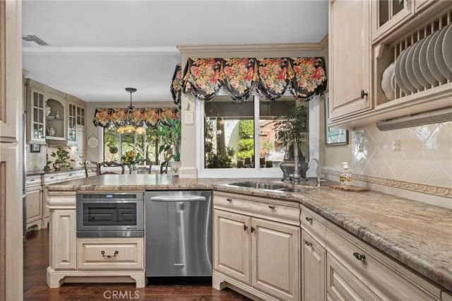 887 Via Maria, Upland, CA 91784