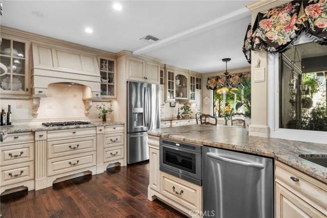 887 Via Maria, Upland, CA 91784