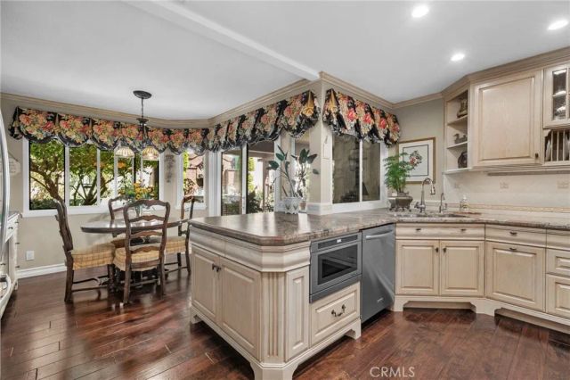 887 Via Maria, Upland, CA 91784