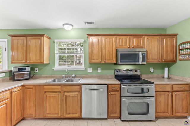 205 Olde Hickory Circle, Bonaire, GA 31005