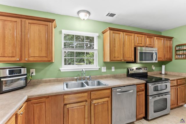 205 Olde Hickory Circle, Bonaire, GA 31005