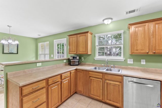 205 Olde Hickory Circle, Bonaire, GA 31005