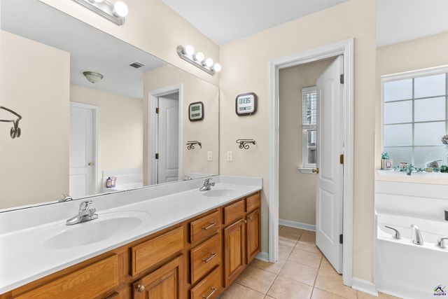 205 Olde Hickory Circle, Bonaire, GA 31005