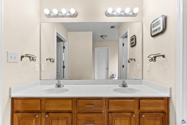 205 Olde Hickory Circle, Bonaire, GA 31005