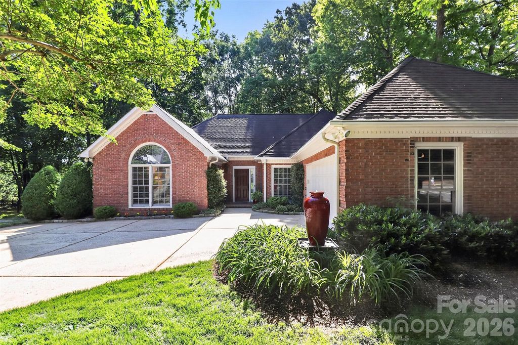 8902 Taunton Drive, Huntersville, NC 28078