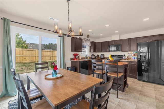 5703 Midstream Circle, Clemmons, NC 27012