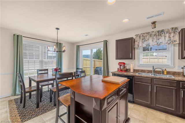 5703 Midstream Circle, Clemmons, NC 27012