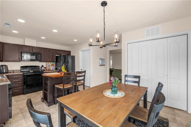 5703 Midstream Circle, Clemmons, NC 27012