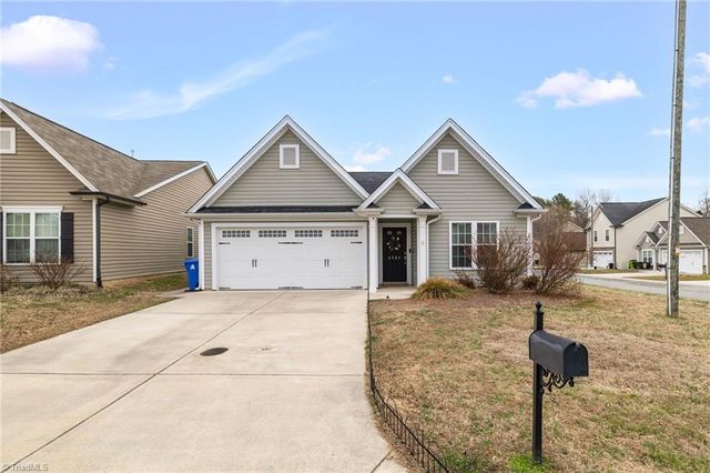 5703 Midstream Circle, Clemmons, NC 27012