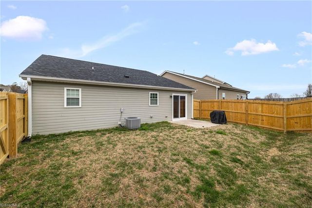 5703 Midstream Circle, Clemmons, NC 27012