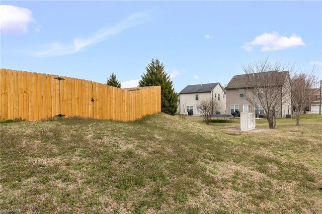 5703 Midstream Circle, Clemmons, NC 27012