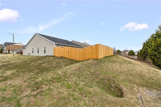 5703 Midstream Circle, Clemmons, NC 27012