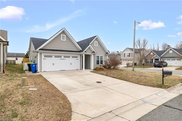 5703 Midstream Circle, Clemmons, NC 27012