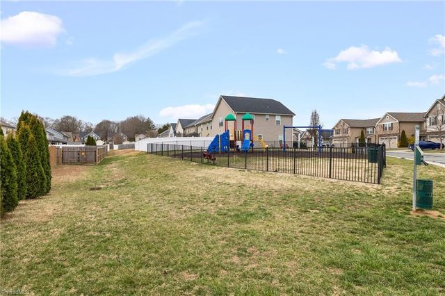 5703 Midstream Circle, Clemmons, NC 27012