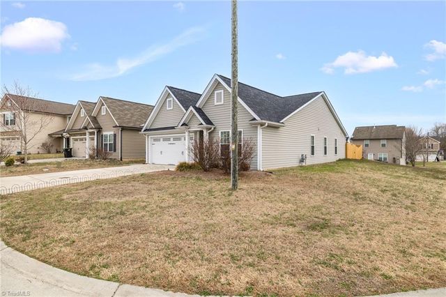 5703 Midstream Circle, Clemmons, NC 27012