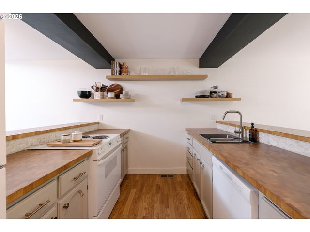 5729 Ne HAZEL DELL Ave B, Vancouver, WA 98663
