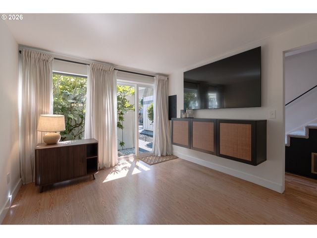 5729 Ne HAZEL DELL Ave B, Vancouver, WA 98663