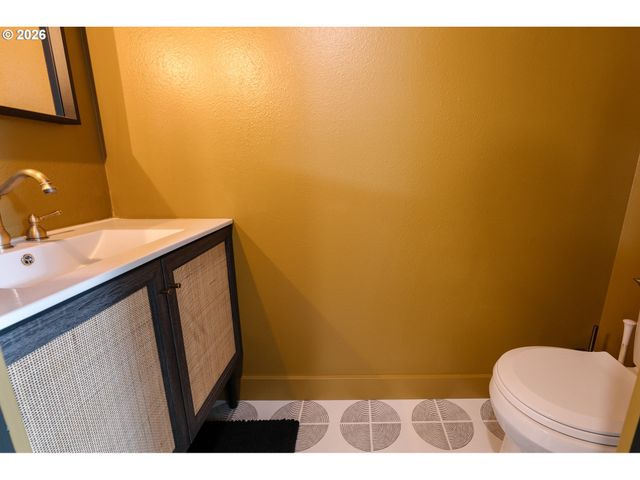 5729 Ne HAZEL DELL Ave B, Vancouver, WA 98663