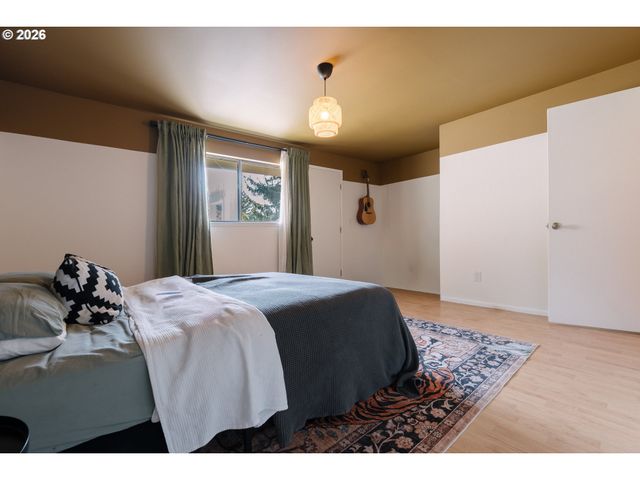 5729 Ne HAZEL DELL Ave B, Vancouver, WA 98663