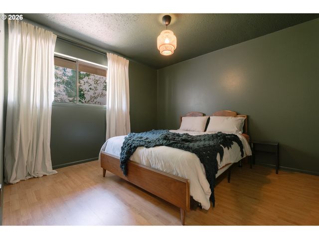 5729 Ne HAZEL DELL Ave B, Vancouver, WA 98663