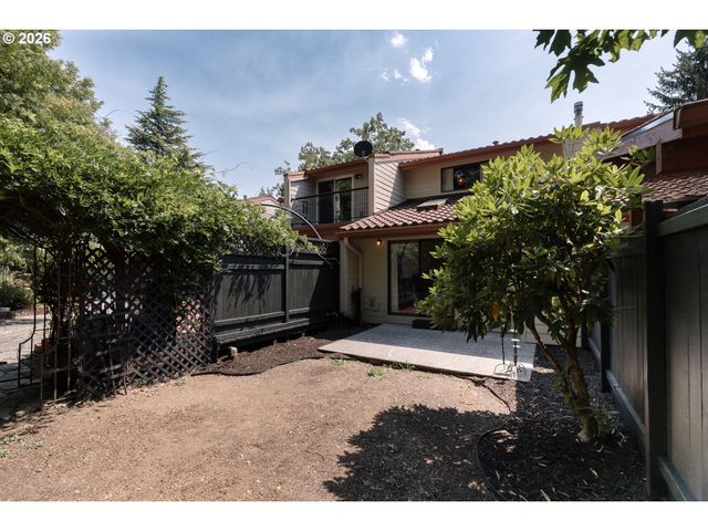 5729 Ne HAZEL DELL Ave B, Vancouver, WA 98663