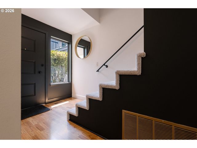 5729 Ne HAZEL DELL Ave B, Vancouver, WA 98663
