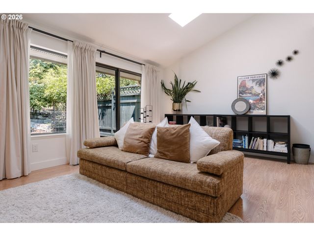 5729 Ne HAZEL DELL Ave B, Vancouver, WA 98663