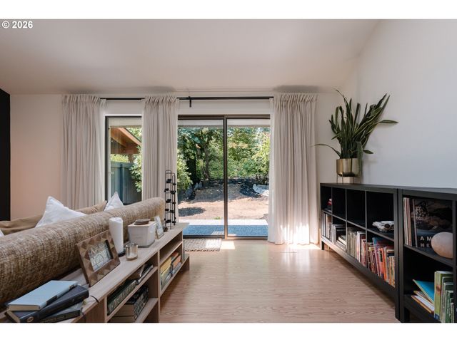 5729 Ne HAZEL DELL Ave B, Vancouver, WA 98663