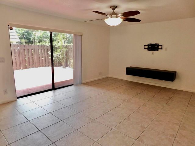 4155 Turnberry Circle 29, Lake Worth, FL 33467