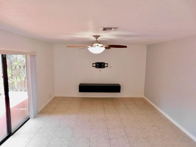 4155 Turnberry Circle 29, Lake Worth, FL 33467