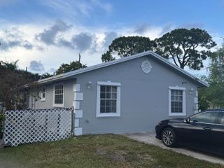 4403 Anna Lane Unit B, Palm Springs, FL 33406