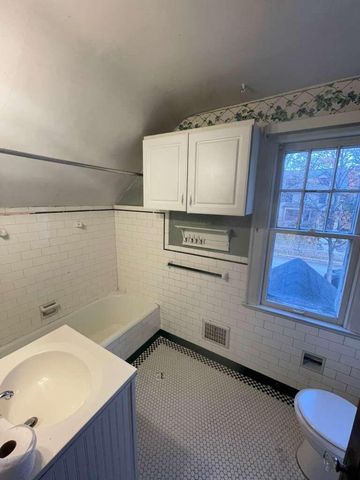 16 Devonshire Road, Pleasant Ridge, MI 48069